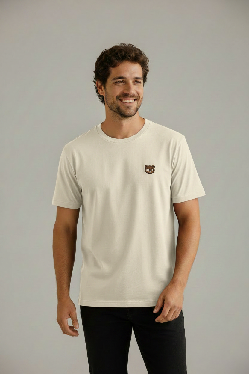 OVI TEES - Modelo con camiseta cream